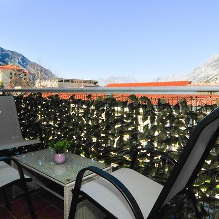 Apartment Luka & Sons Cattaro Esterno foto