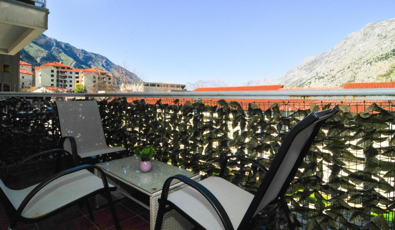 Apartment Luka & Sons Cattaro Esterno foto
