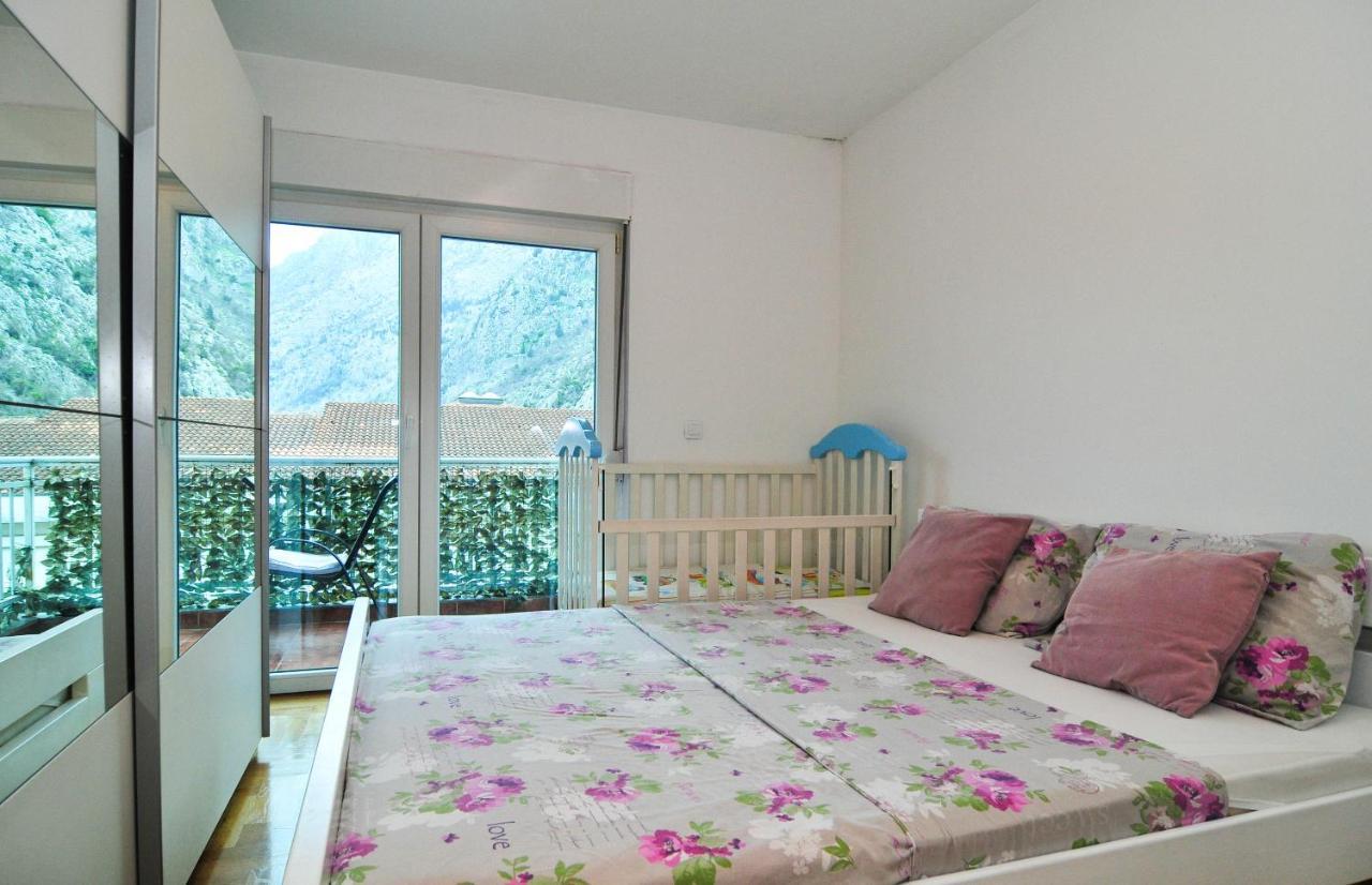 Apartment Luka & Sons Cattaro Esterno foto